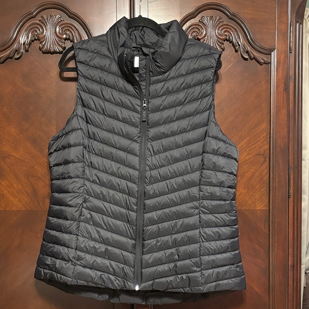 Old Navy black Puffer Vest